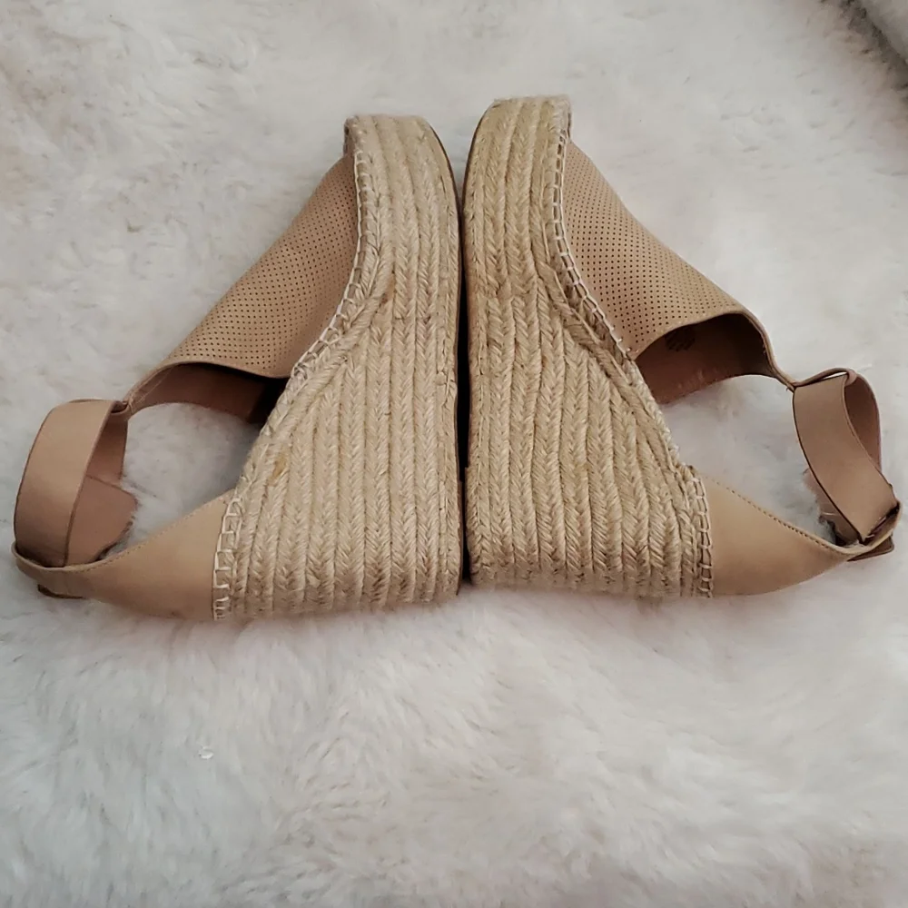 Marc Fisher MLANNIE Perforated Espadrille Wedge Sandals
